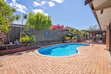 Photo of property in 10 St Simon Place, Botany Downs, Auckland, 2010