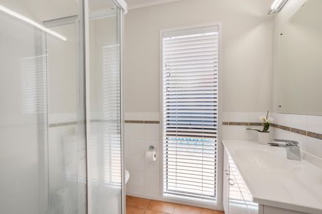 Photo of property in 10 St Simon Place, Botany Downs, Auckland, 2010