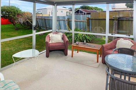 Photo of property in 24 Hall Place, Foxton Beach, Foxton, 4815