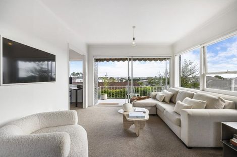 Photo of property in 4/134 Calliope Road, Stanley Point, Auckland, 0624