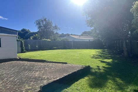 Photo of property in 41 Riversdale Drive, Merrilands, New Plymouth, 4312