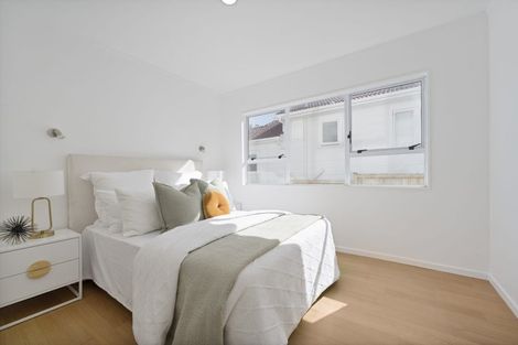 Photo of property in 28 Dallinghoe Crescent, Milford, Auckland, 0620