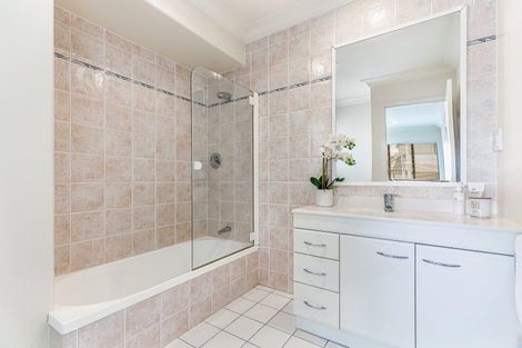 Photo of property in 2/12 Richards Avenue, Forrest Hill, Auckland, 0620