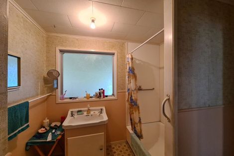 Photo of property in 68 Watt Street, Coromandel, 3506