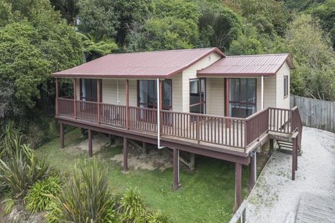 Photo of property in 61 Wairau Road, Picton, 7220