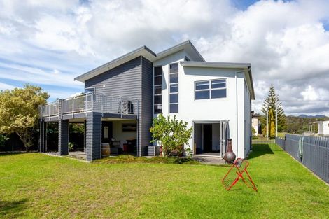 Photo of property in 116 Patuwai Drive, Whangamata, 3620