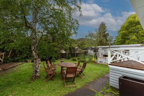 Photo of property in 33 Pinehaven Road, Pinehaven, Upper Hutt, 5019