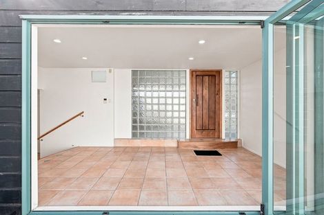 Photo of property in 1/11 Saddleback Rise, Murrays Bay, Auckland, 0630