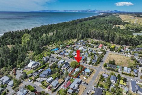 Photo of property in 16 Broadway Avenue, Waikuku Beach, 7473