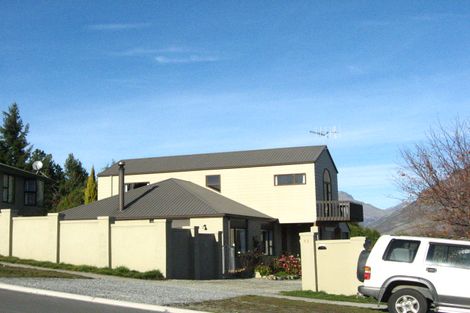Photo of property in 13 Poplar Drive, Kelvin Heights, Queenstown, 9300