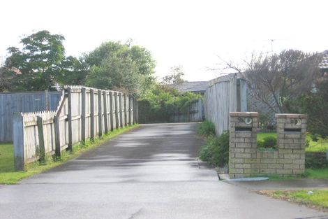 Photo of property in 2/9 Heathridge Place, Burswood, Auckland, 2013