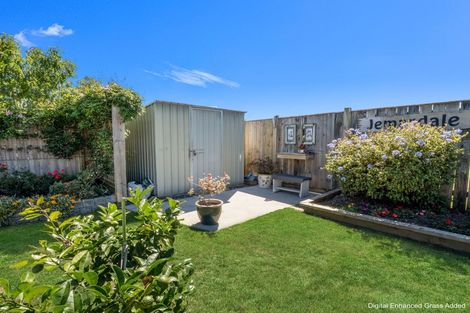 Photo of property in 8 Ash Close, Levin, 5510