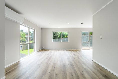 Photo of property in 44 De Havilland Drive, Goodwood Heights, Auckland, 2105