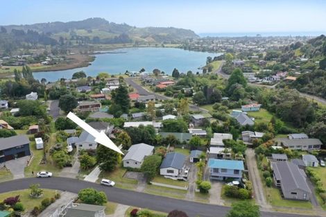 Photo of property in 13 Windsor Drive, Tairua, 3508