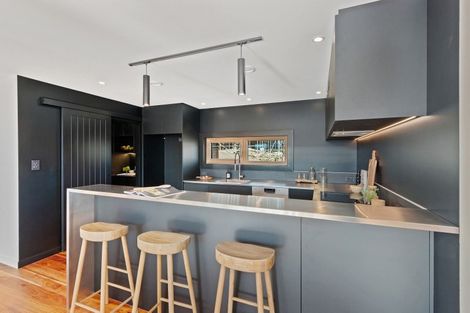 Photo of property in 1 Parkridge Place, Mount Pleasant, Christchurch, 8081