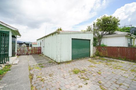 Photo of property in 11 Clifden Highway, Tuatapere, 9620