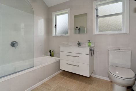 Photo of property in 7 Hinekohu Street, New Lynn, Auckland, 0600