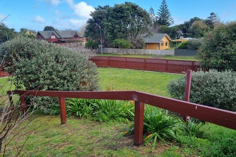 Photo of property in 48 Queens Road, Waikanae Beach, Waikanae, 5036
