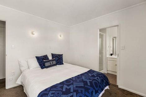 Photo of property in 6 Erskine Close, Island Bay, Wellington, 6023