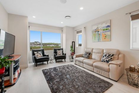 Photo of property in 140 Arran Point Parade, Orewa, 0931
