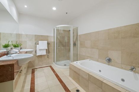 Photo of property in 4/5d The Promenade, Takapuna, Auckland, 0622