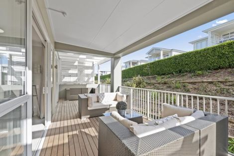 Photo of property in 18 Rewa Rewa Lane, Orewa, 0931