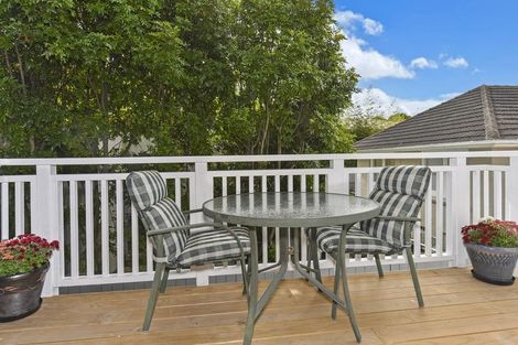 Photo of property in 2/240 Forrest Hill Road, Forrest Hill, Auckland, 0620