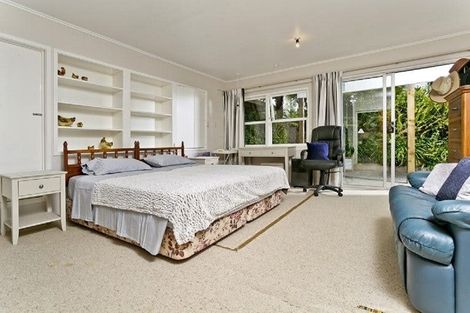 Photo of property in 54 Ravenwood Drive, Forrest Hill, Auckland, 0620