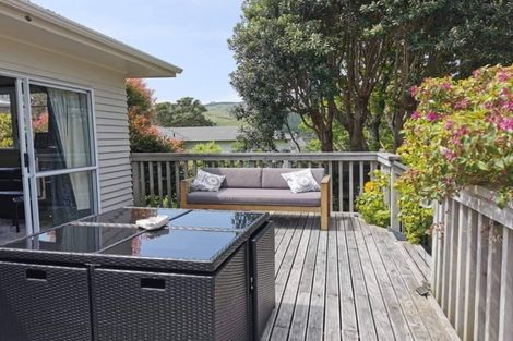 Photo of property in 5 Kapekape Place, Pukerua Bay, 5026