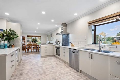 Photo of property in 9 Quibray Place, Botany Downs, Auckland, 2010