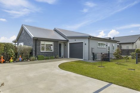Photo of property in 4 Rogers Place, Kinloch, Taupo, 3377