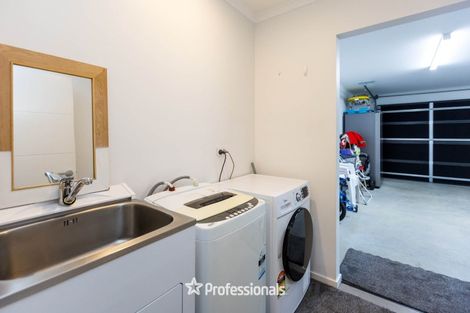 Photo of property in 3 Nikau Lane, Timberlea, Upper Hutt, 5018