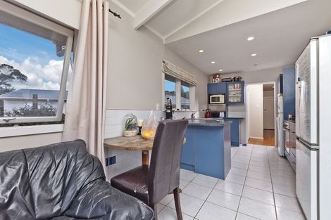 Photo of property in 74 Eskdale Road, Birkdale, Auckland, 0626