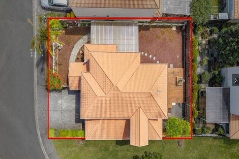 Photo of property in 1 Stolford Crescent, New Lynn, Auckland, 0600