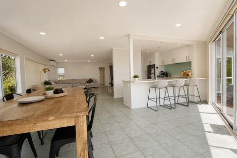 Photo of property in 4 Portal Place, Murrays Bay, Auckland, 0630