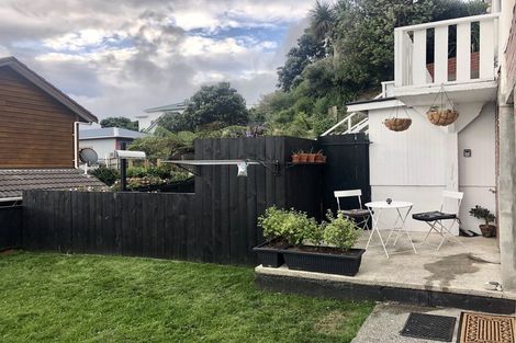 Photo of property in 70 Melbourne Road, Island Bay, Wellington, 6023