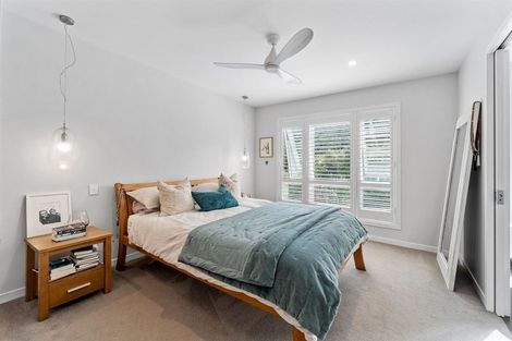 Photo of property in 18b Hobbs Road, Matakatia, Whangaparaoa, 0930