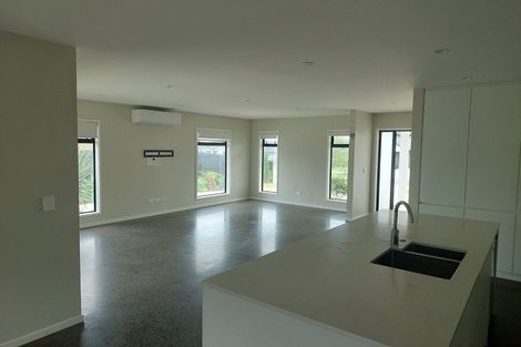 Photo of property in 8 Opouatu Avenue, Glenbrook, 2681