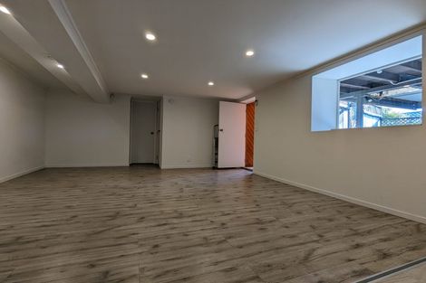 Photo of property in 77 Beechdale Crescent, Pakuranga Heights, Auckland, 2010