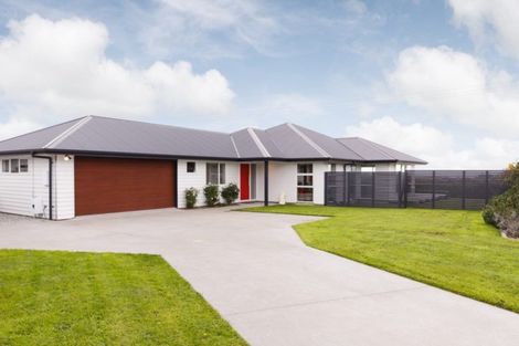 Photo of property in 11 Saint Heliers Grove, Fitzherbert, Palmerston North, 4410