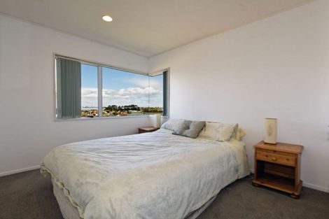 Photo of property in 26 Tornado Place, West Harbour, Auckland, 0618