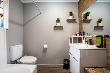 Photo of property in 90 Fergusson Street, Woodville, 4920