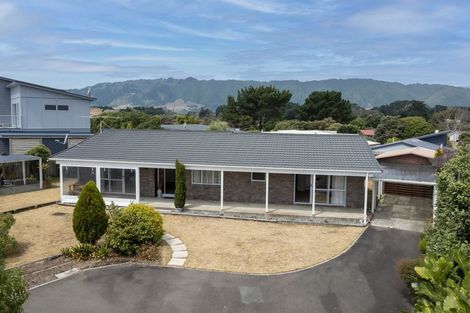 Photo of property in 23 Tobys Way, Waikanae Beach, Waikanae, 5036