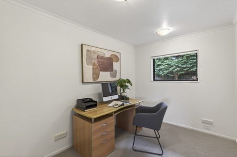 Photo of property in 15 Sandel Rise, Merrilands, New Plymouth, 4312
