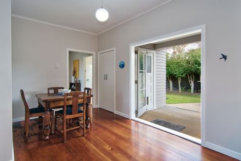 Photo of property in 7 Hinekohu Street, New Lynn, Auckland, 0600