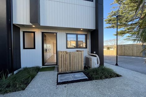 Photo of property in 27b Dawnhaven Drive, Te Atatu Peninsula, Auckland, 0610