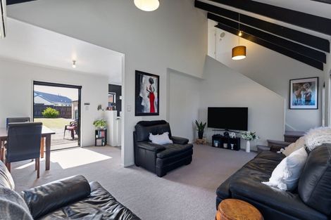 Photo of property in 16 Gladys Place, Kelvin Grove, Palmerston North, 4414