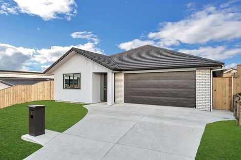 Photo of property in 8 Viv Green Place, Pokeno, 2402