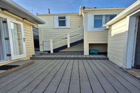 Photo of property in 7 Herald Terrace, Berhampore, Wellington, 6023