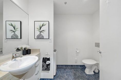 Photo of property in St Peters Apartments, 2a/192 Willis Street, Te Aro, Wellington, 6011